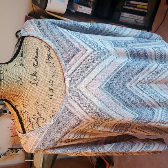 Maurices pink/gray print sweater size 2X - Picture 2 of 8